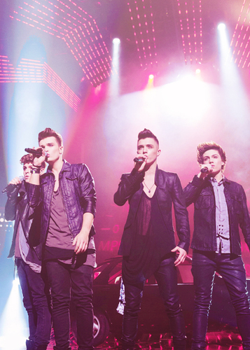 Patiently waiting for Union J to notice my existence...Fan account/Canadian JCat. Will follow back if you ask.