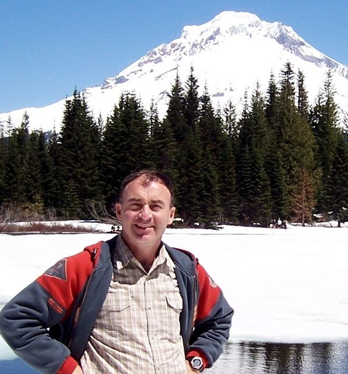 Bilingual (Japanese-English) HR professonal with interests in hiking, bike riding and football!