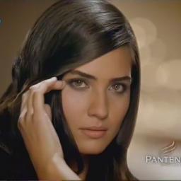 ريهام بحب الحياه متفاءله جدا بحب الحريه بحب الدنيا بجدونفسى اعيشها بطريقتى وباسلوبى صح وبحب كل الناس