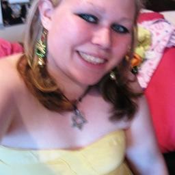Hey my name is Kayla i am 17 yrs old feel free to follow me