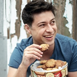 Munch is a new kinda cookbook aimed at the young at heart, written by a lover of food and life, @heinscholtz