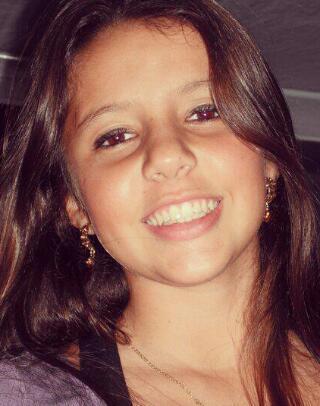 Amo música ♥ , curtir a vida ♥ , amo mnh familia ♥, mnh vó ♥ quer saber mais ? Siga-me :] ♥