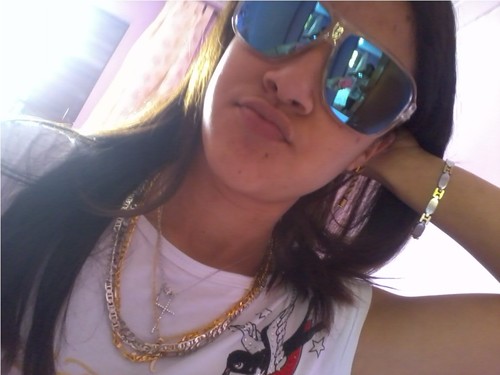 Prα voce qe não gostα de mim, trαgo um sorriso sαrcástico, um olhαr sínico e nos lábios α pαlαvrα :FODA-SE!
METIDA?nãoo(!)Sóo não forço SIMPATIA