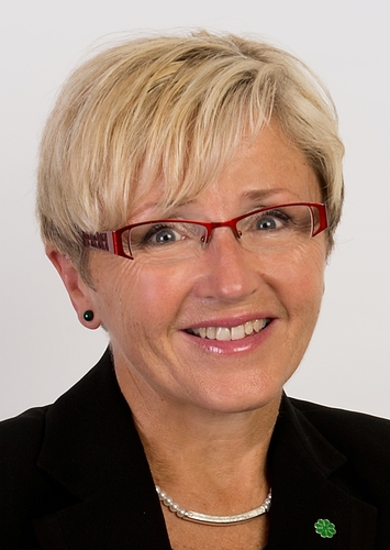 Partileiar i Senterpartiet, statsråd i Kommunal og regionaldepartementet, twitrar om politisk kvardag