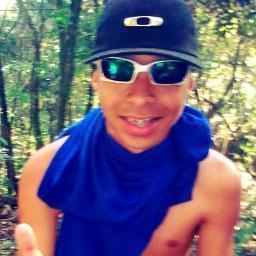 Se tu curte um baile funk nóis ja chega daquele jeito, tem whisky Red Bull, Humildade e Respeito ♫