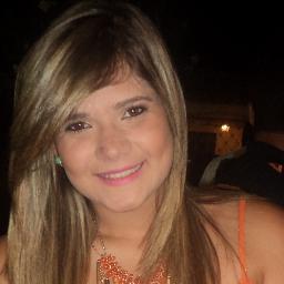 A meenina da foto ao lado.Aqela chei de defeitin.Mas q vc gamou qndo vil.Sou Chata,feia,Boba.Isso eh vc qm diz.
N julgue pela embalagem. Mas sim pelo conteudo.