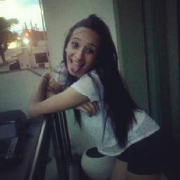 Mineirinha,17 anos,fanática pelo Santos F.C ,apaixonada pelo Gusttavo Lima c2 e marida da @1carolinda . Segue que eu conto mais !