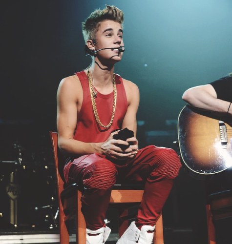 1D, Justin bieber. :)