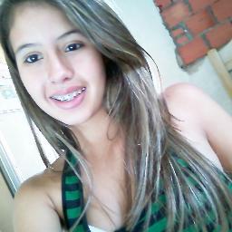 Dramática, irritante, apaixonada, louca, irônica, desligada, chata & muito ciumenta. Prazer essa sou eu :]