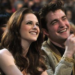 Kristen Stewart ♥ ''» Quando você se apaixona pela primeira vez, você tem a sensação de que está mais forte do que todos os outros.
