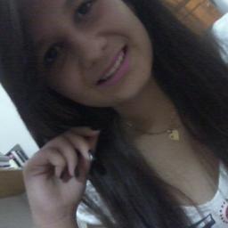 17 anos. Pré Universitária. Sagitariana. E torcedora do Sport do Recife é claro =D