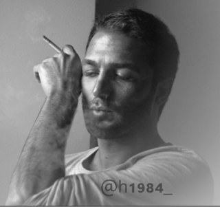 - دائماً ما أحمل مظلتي فـ تخذلني ، حينما تكون زخات الحنين بلون .. الغرقْ .