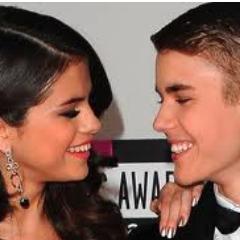 Soy belieber y selentor amo a jelena daria todo por verloso tener sus autografos SÍGUEME Y TE SIGO