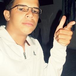 *' ∿   Não ligo que me olhem da cabeça aos pés..porque nunca farão minha cabeça e nunca chegarão aos meus pés  *--*