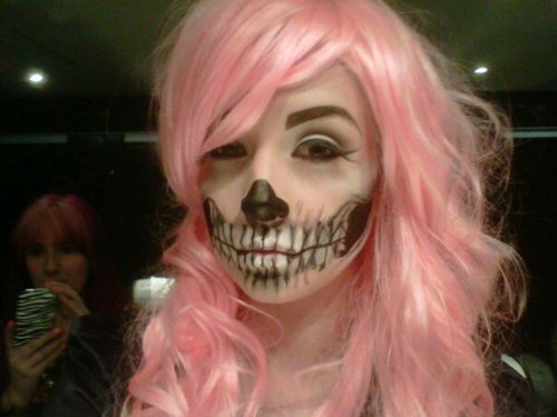 Red Hot ♥ SOAD ♥ Nirvana ♥ Ozzy ♥ Slipknot ♥ Dropkick Murphys ♥ Fofa porem nem tão fofa assim ;3