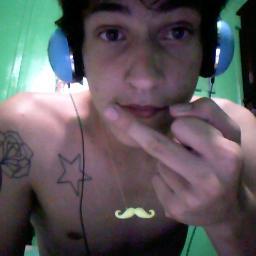 Folgado,tolo,fofo,feio,bobo,idiota,amigo,companheiro, e tudo mais. aaawns' kk