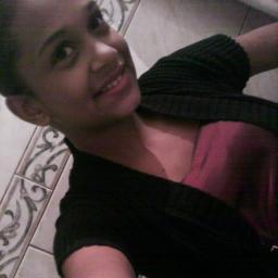 joyce
 tenho 13 anos ...corinthiana adoro cantar ,estar juntos dos meus 
amigos,sou engraçada etc...ainda tenho muita história para contar...