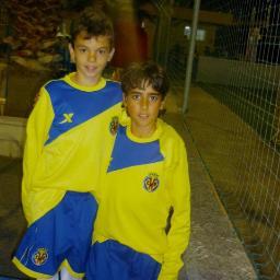 13 años. Jugador del Dos Hermanas en categoria Infantil Andaluza. Fútbol, fútbol y solo fútbol. @MesutOzil1088