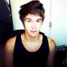 PleinsDeBlagues's profile picture. Suis moi et je te fais un bisous sur les fesse ♥. PS : Je follow back ! ♥