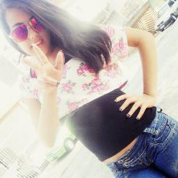Lugar nenhuum , sou chaata  , louca , amo meus pais muitooo , me conheça melhor para falar , sabe meu nome não minha historia. ;p