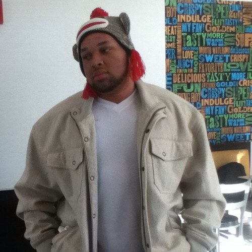 Im jus a man lookin for a record deal. 
#writer #producer #singer anybody tryna get a hook or a whole song holla at me!