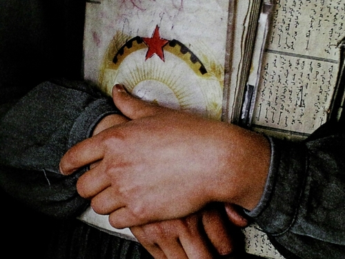 sedavvero avetevoglia d sentire qstastoria,magari vorretesapere dove sononata e com'e' statalamia infanzia schifa..ma a menonmiva proprio d parlarne.