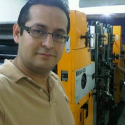 Periodista y economista. Columnista de Diario Presente; conductor de noticiario de radio EN CORTO transmitido por EXA FM y director adjunto de Hojas Políticas.