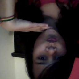 Chataa , Carinhosa , Irritante , Legal as vezes , Boba com os amigos  , Brincalhona , Amiga ..E uM FoDa-Se PrOs fOfOqUeIrOs ... Rs bjos s2