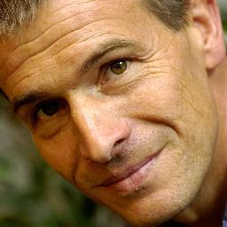 Journaliste, rédacteur en chef-adjoint de L'Avenir, professeur invité à l'UCL et passionné de sport outdoor (trail, ultratrail, marathon, VTT, ski-alpinisme,...