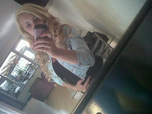 Ping:27311efb msn:Eloody_17_@live.nl