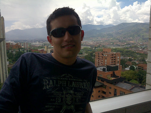 Ingeniero Industrial de la Escuela Colombiana de Ingeniería