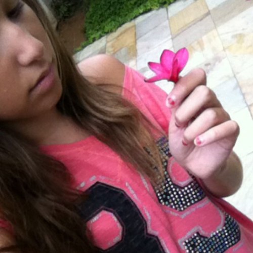 Hi my names is Luana I'm directioner end I LOVE TAYLOR ! Follow me and I follow you too !