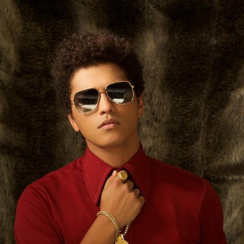I love Bruno, Ellen, and Justin! Follow me and l'll follow back! 3