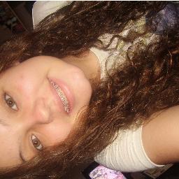 Oi, sou Selenator e Directioner e amo muito meus maridos u-u e minha princesa Gomez hahaha ♥