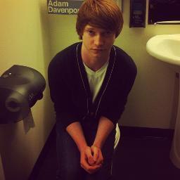 Dez here. I'm apart of #TeamAustin; I record @TheAustinMoon's music videos. {Not Calum, he's @CalumWorthy.}