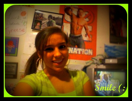 Basketball player, love the color green. really laid back person (: living life to the fullest.
