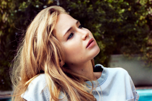 I'm Katniss Everdeen. I'm the Girl On Fire.  I had a sister name Prim. (Multi-RP account)