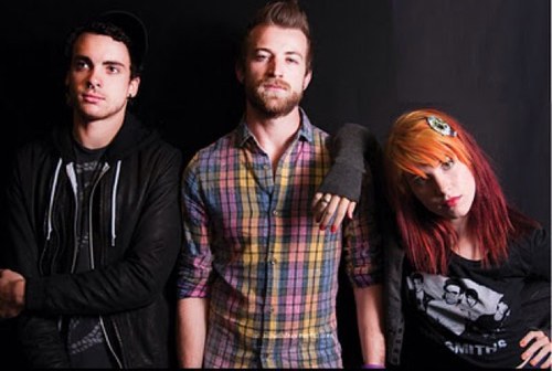 I'm 100% a Parawhore! In love with @Paramore! Follow me, I follow back! Main Account: @Jaz325