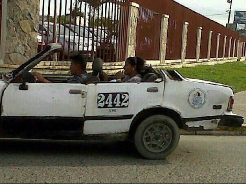 En las calles de San Pedro Sula donde menos te lo imaginas hay un bache!...me gustan mucho las galletas Oreo® #VaQuererTaxi? pase y cierrrela suave