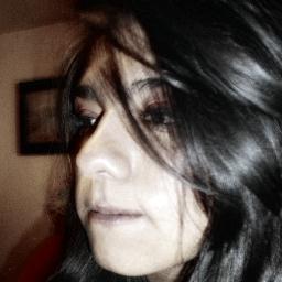 MADRE(: , amigable, inteligente, distraída, estudiante de comunicación... Enamorada de la vida! Sonreír es lo que mejor se hacer(: