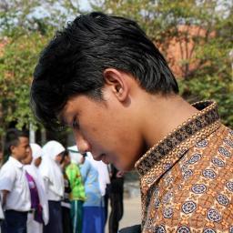 Alwafi_Fariz's profile picture. Menjadi diri sendiri akan terasa BERAT jika kita masih berpikir ORANG LAIN lah yg berperan di hidup kita, padahal bukan.. Kita yg berperan untuk diri kita sendi