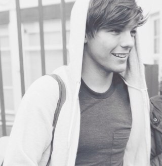 siuoltomlinson's profile picture. You give me the kind of feeling people write novels about.