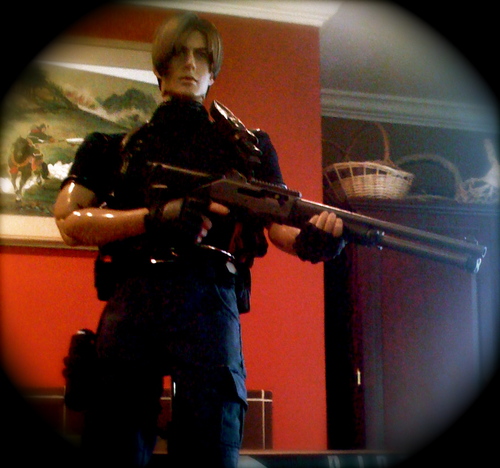 Leon_sKennedy's profile picture. 1/6 Figure of zombie-killer in the real world of non 1/6 scale life