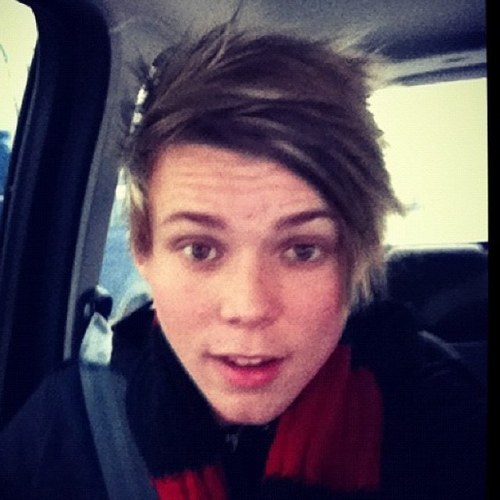 Follow @HatersGonaHateX

Followed by 3/4 of 5SOS xo