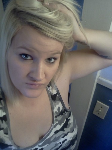 pinkzebralove19's profile picture. I'm 19, I'm a pizza delivery driver, i have my own place, a car & a cat named Nala (: