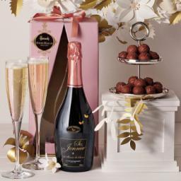 SoJennieBubbles's profile picture. Jennie KR, passionnée par les produits français raffinés, a créé de véritables Luxury Bubbles - Alcohol Free... idéal pour trinquer de manière élégante!