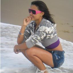 Não ligo que me olhem da cabeça aos pés..porque nunca farão minha cabeça e nunca chegarão aos meus pés.