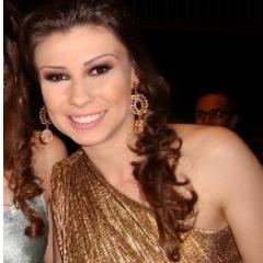 Empresária, Publicitária, pós-graduada em Cinema e em Marketing. Mkt de Moda e Feliz!!!
