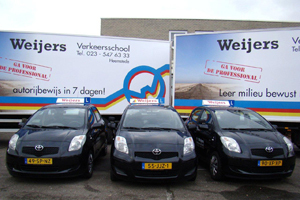 Professionele #rijschool met een #enthousiast team voor #Rijbewijs B t/m C, BE, CE en #Brommer. Bel of mail voor meer info :D!