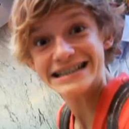 só Deus sabe o quanto eu espero pra um dia poder ver o Cody, abraçar e dizer que eu o amo mas que tudo nessa vida 
Cody seguiu *-* 17/04/2012 ás 14:35 :')